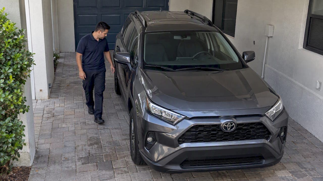 Mobile Tint Parking: Leave 3–4 Feet on Each Side